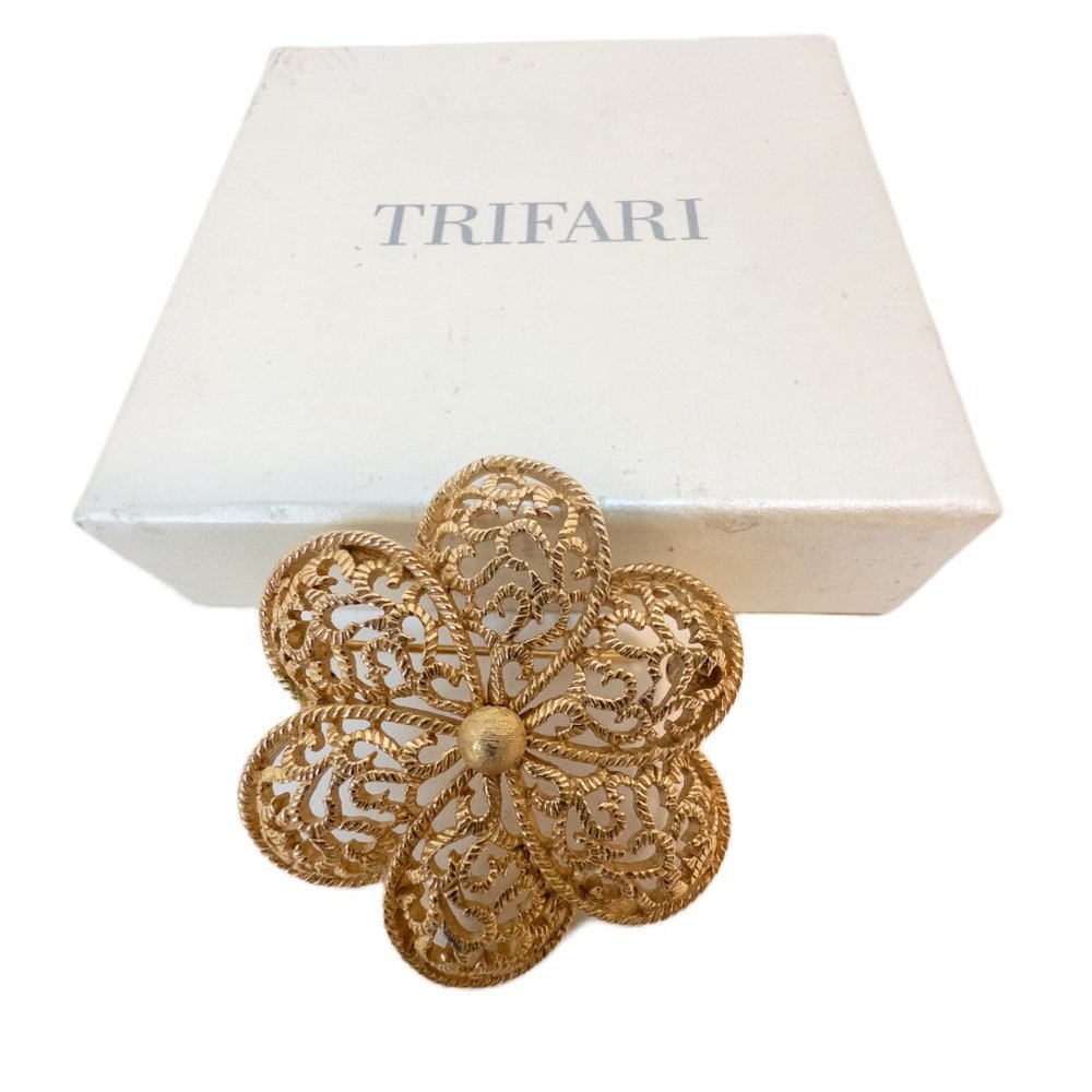 Vintage Trifari Crown Open Work Flower Signed  Filigree Gold Tone Brooch Pin